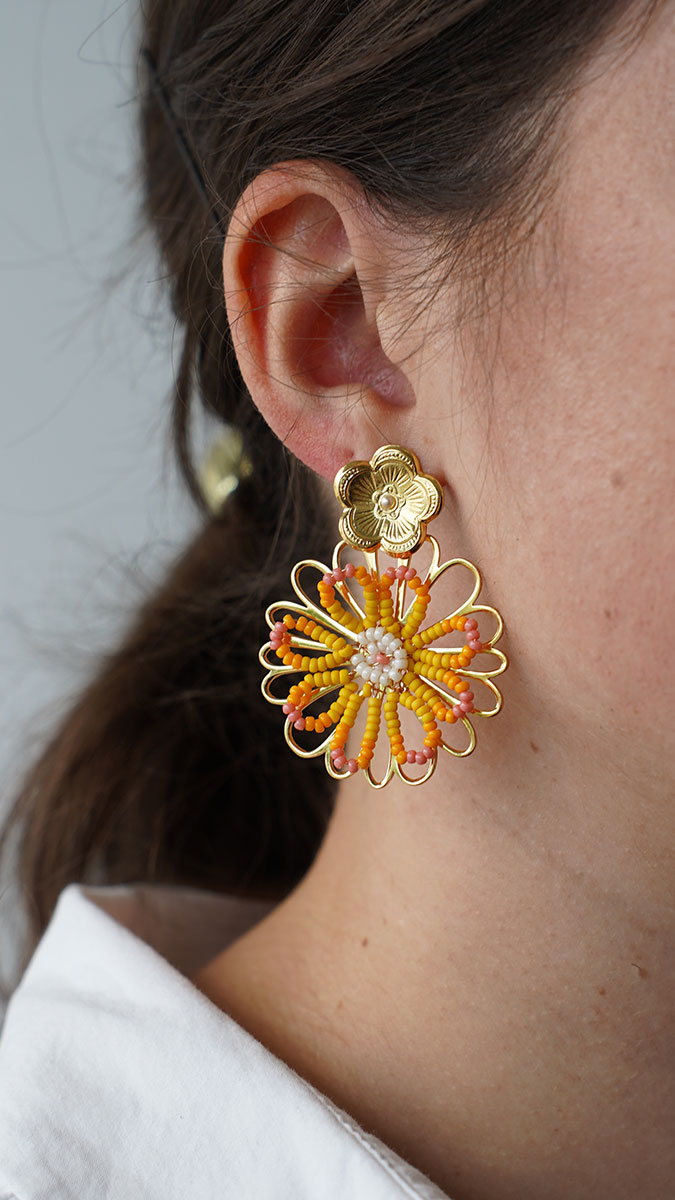 Seed beads flower earrings