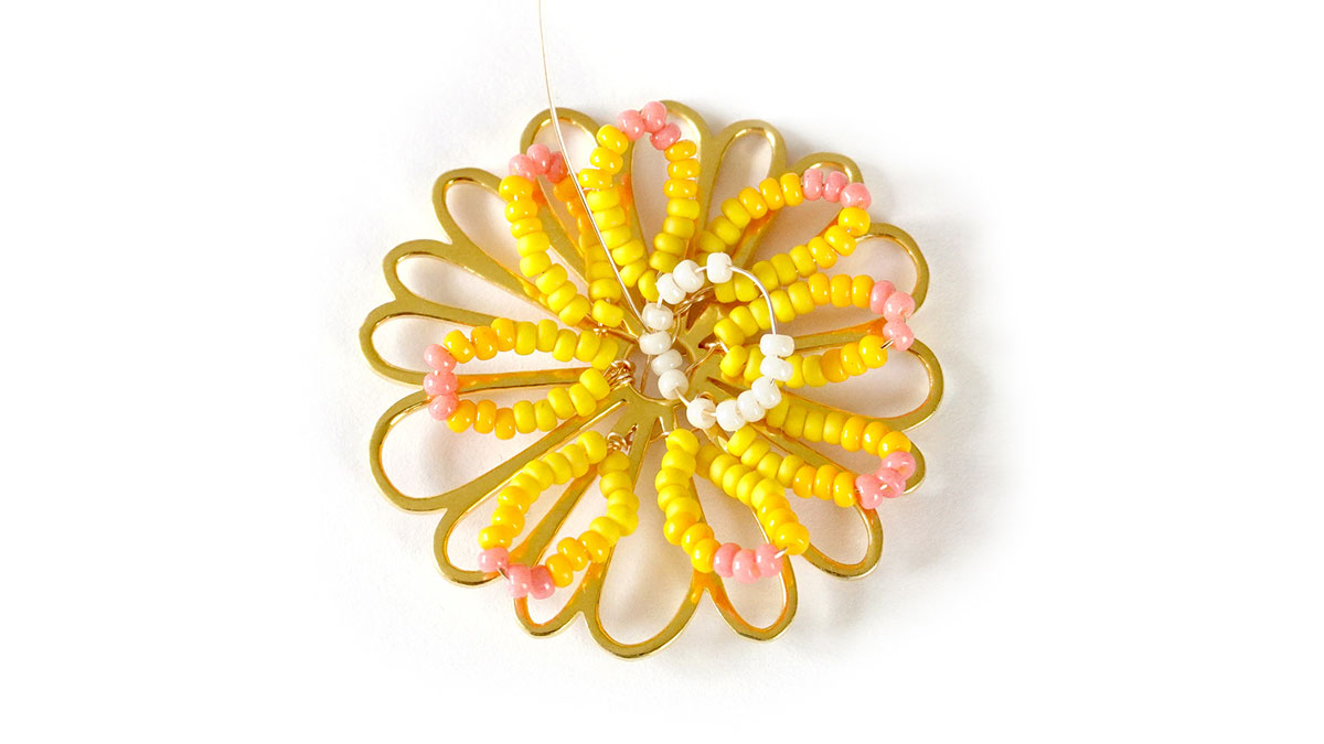 Seed beads flower earrings : Step 5