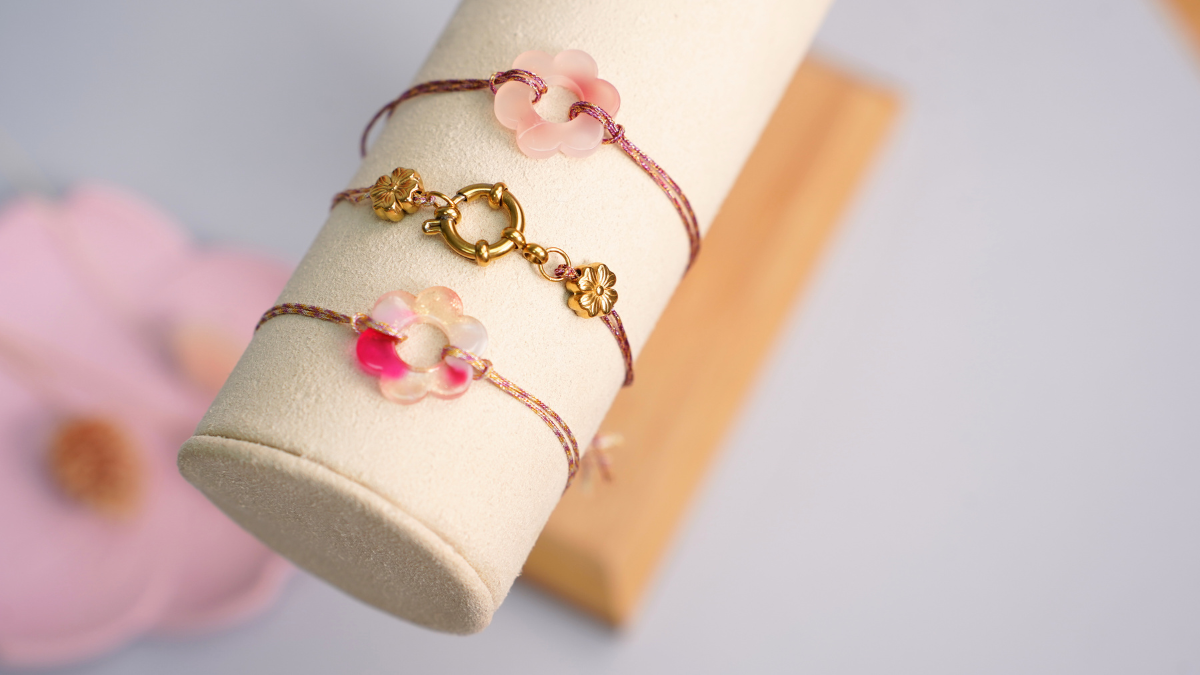 Schema Trio of summer bracelets in nylon thread Schema Trio of summer bracelets in nylon thread