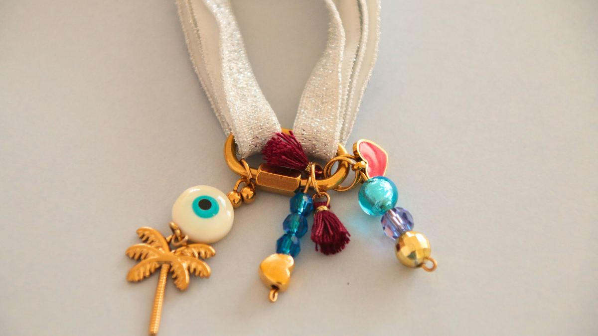 Elastic ribbon bracelet with beads and bohemian charms : Step 6 Elastic ribbon bracelet with beads and bohemian charms : Step 6