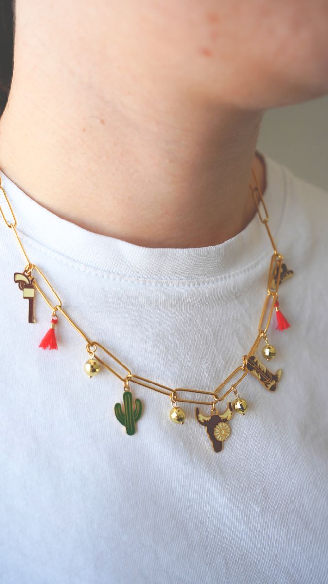 Schema  Cowgirl charms necklace
