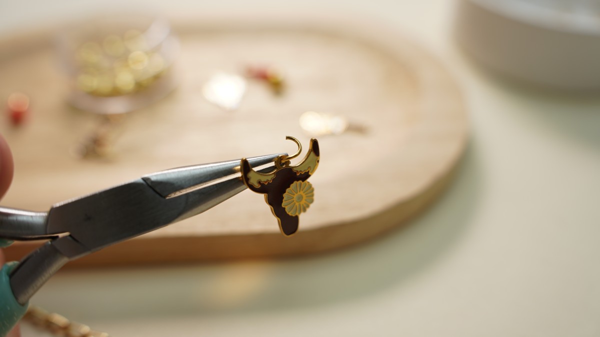 Cowgirl charms necklace : Step 3