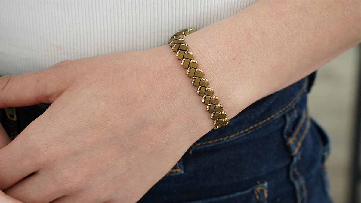 Schema  1 chevron bracelet with Miyuki Half Tila beads