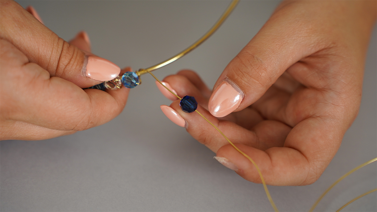 Brass wire necklace with blue beads and PureCrystal drops : Step 3 Brass wire necklace with blue beads and PureCrystal drops : Step 3