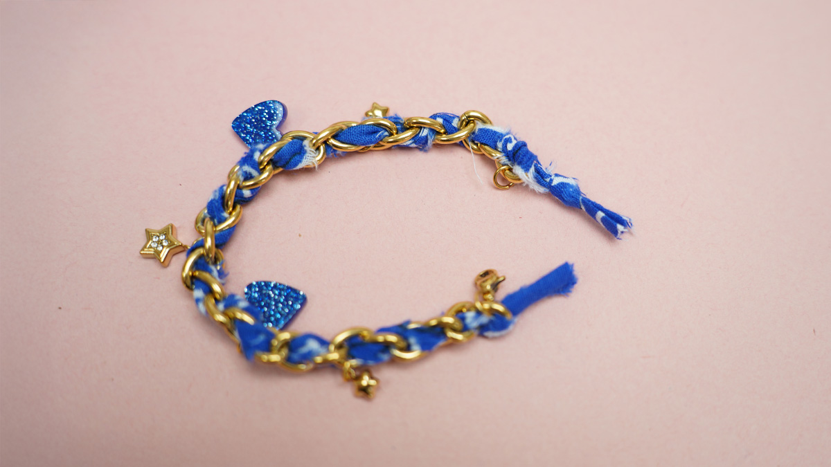 Blue chain and bandana bracelet : Step 7 Blue chain and bandana bracelet : Step 7