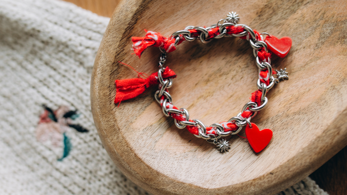Blue chain and bandana bracelet : Step 8