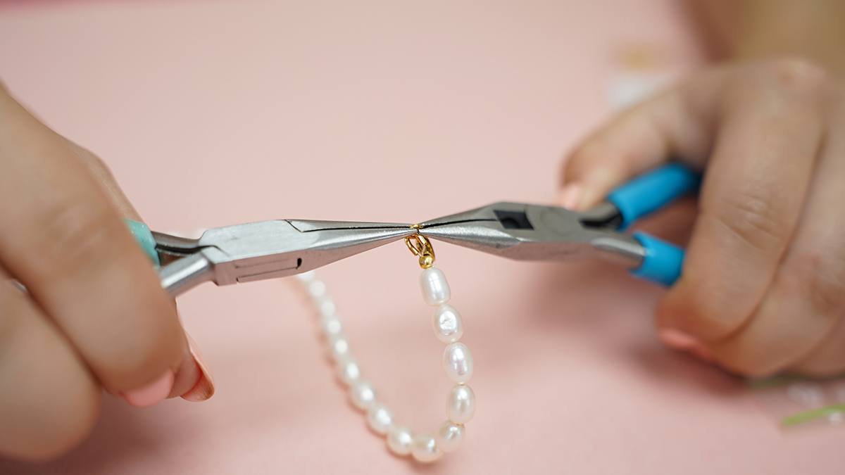 Ankle cord with cowgirl charms and freshwater pearl bracelet : Step 8 Ankle cord with cowgirl charms and freshwater pearl bracelet : Step 8