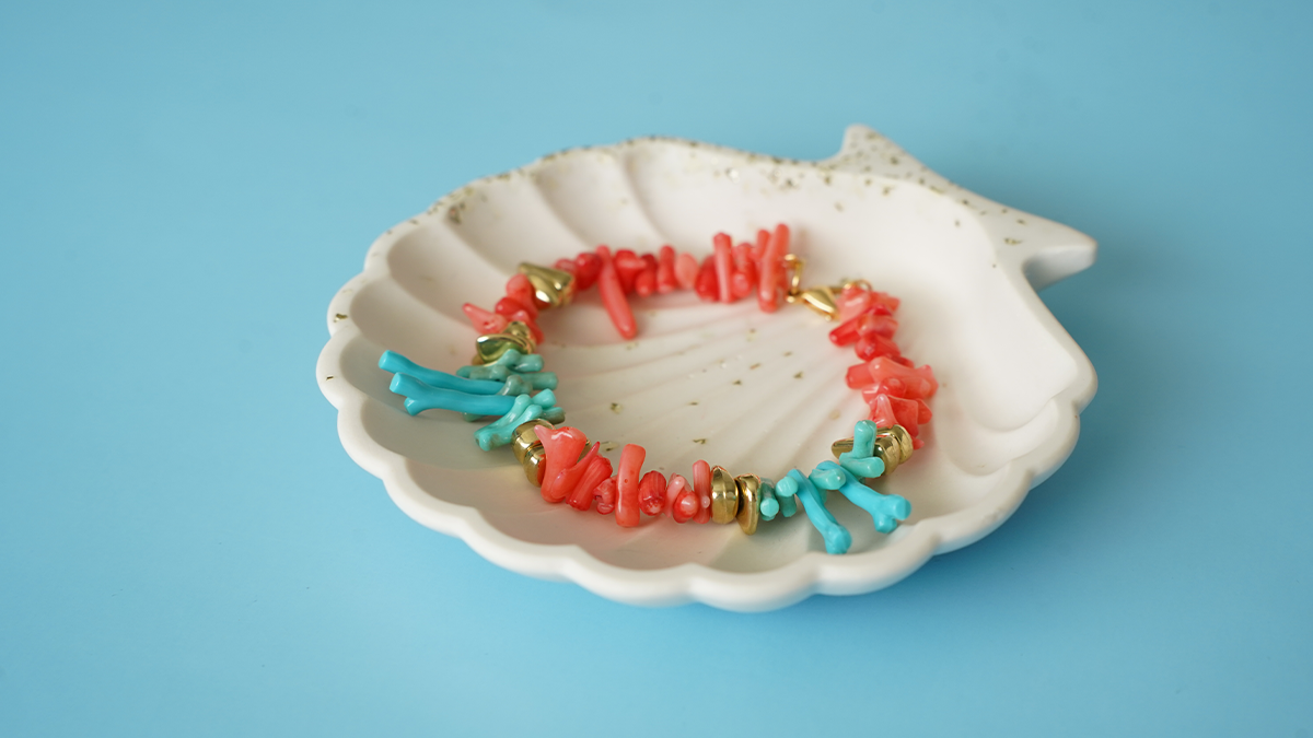 Bracelet with coral &amp; turquoise chip beads