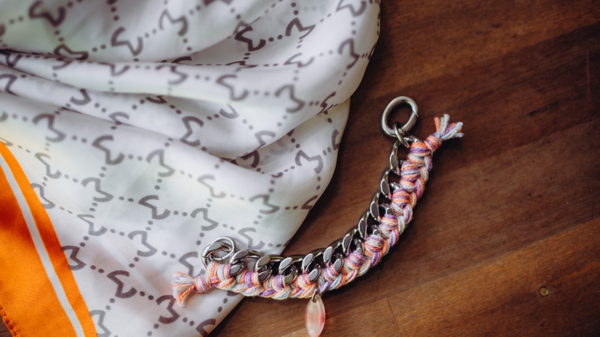 Schema Bracelet in stainless steel and braided pastel cotton thread Schema Bracelet in stainless steel and braided pastel cotton thread