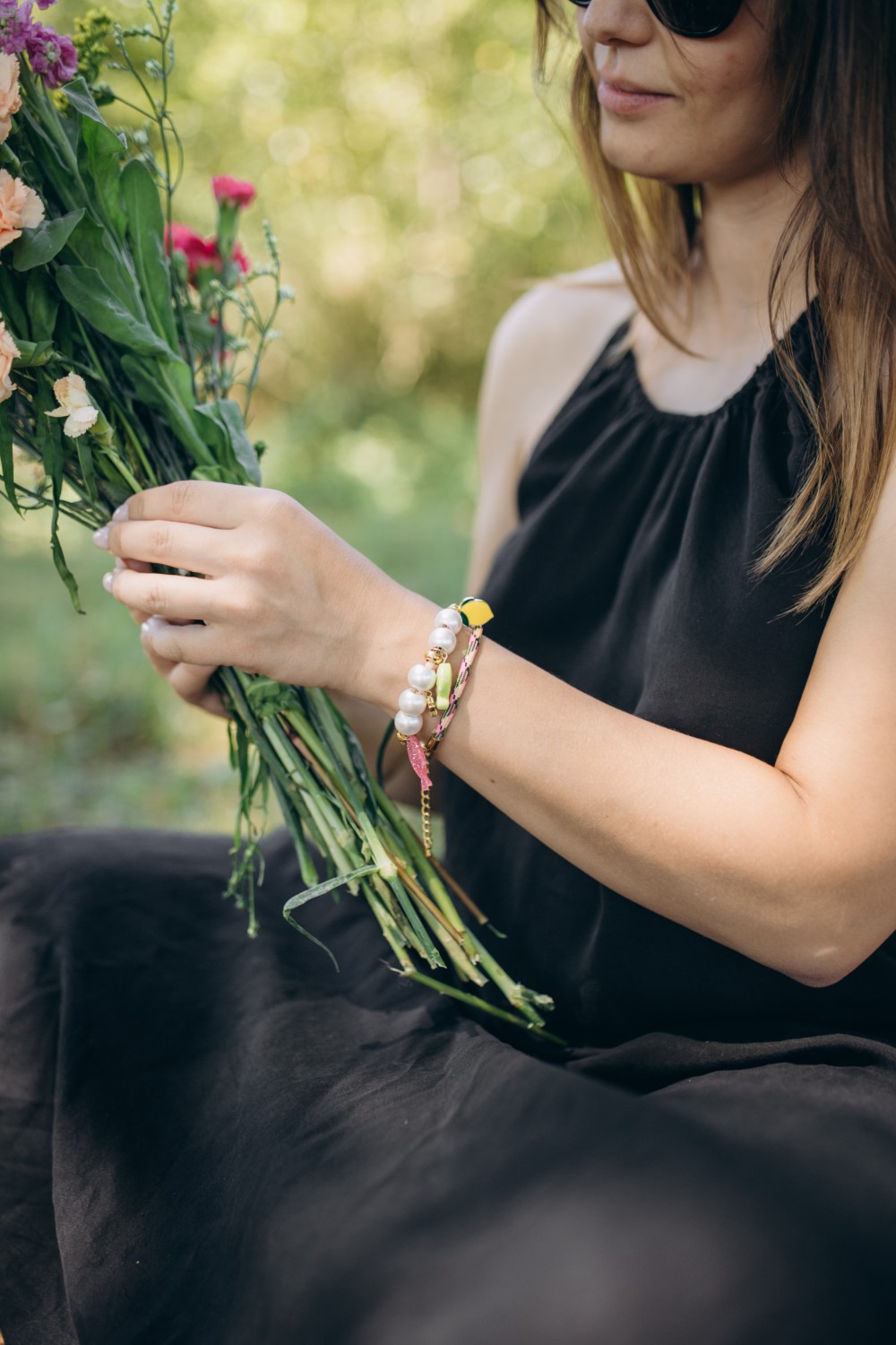 Paracord bracelet with stainless steel charms