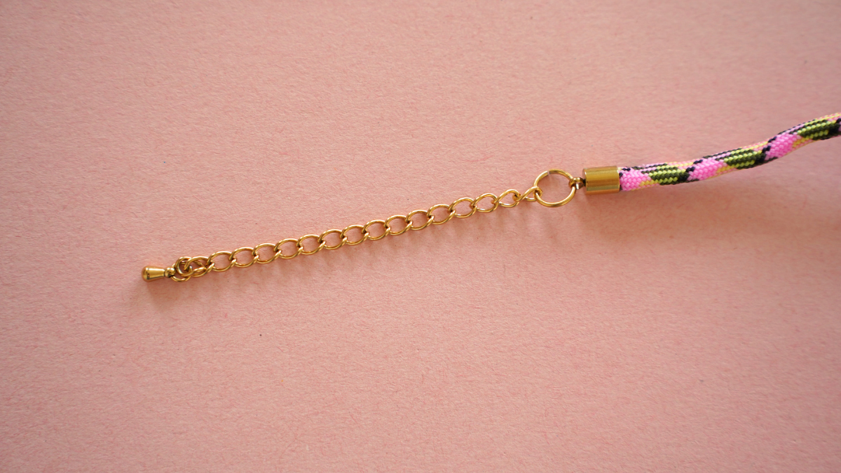 Paracord bracelet with stainless steel charms : Step 5