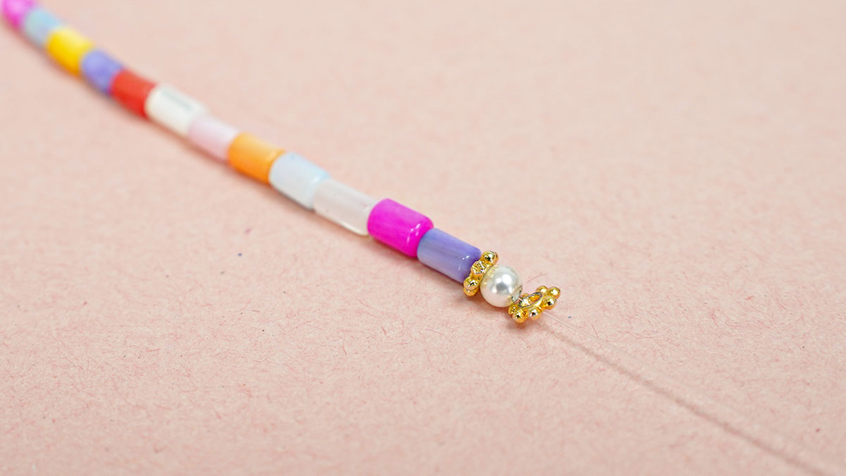 Necklace with pastel mother-of-pearl beads : Step 5