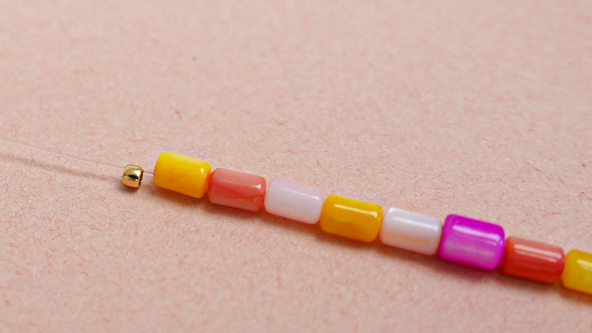 Necklace with pastel mother-of-pearl beads : Step 7