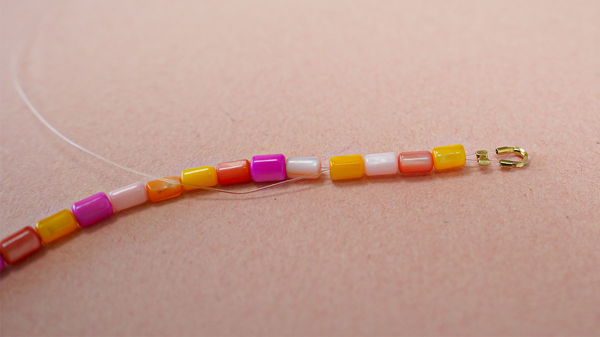 Necklace with pastel mother-of-pearl beads : Step 9