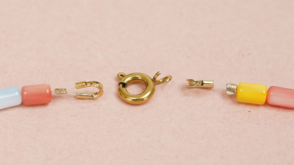 Necklace with pastel mother-of-pearl beads : Step 12