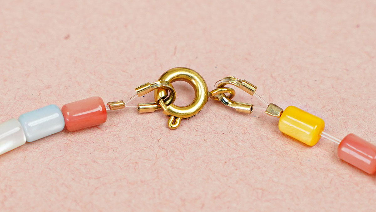 Necklace with pastel mother-of-pearl beads : Step 13