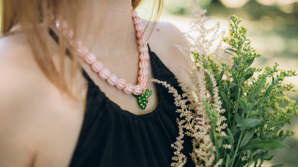 Schema Ceramic bead necklace with glass pendant Schema Ceramic bead necklace with glass pendant