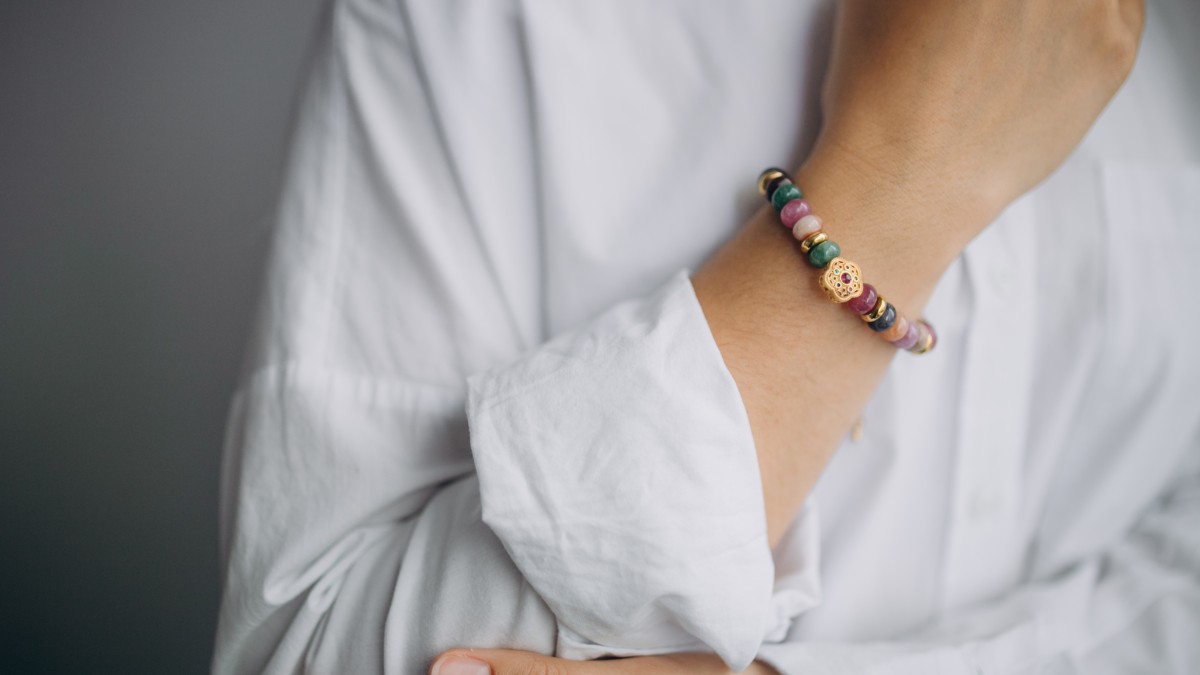 Natural stone and flower bead bracelet