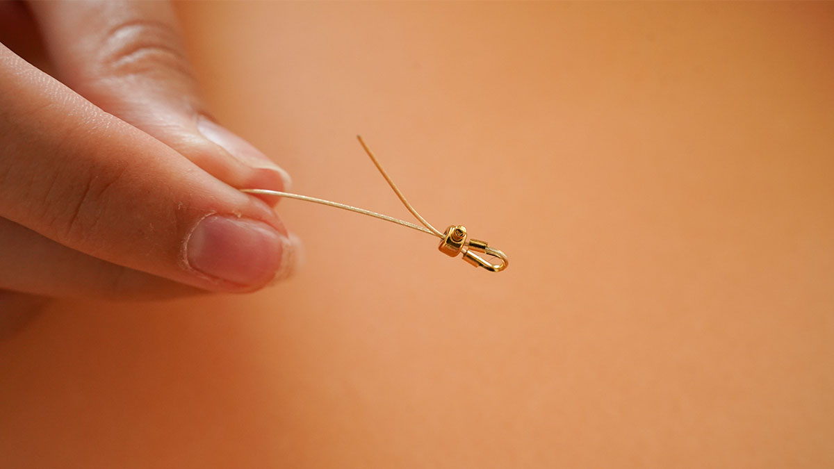 Natural stone and flower bead bracelet : Step 1