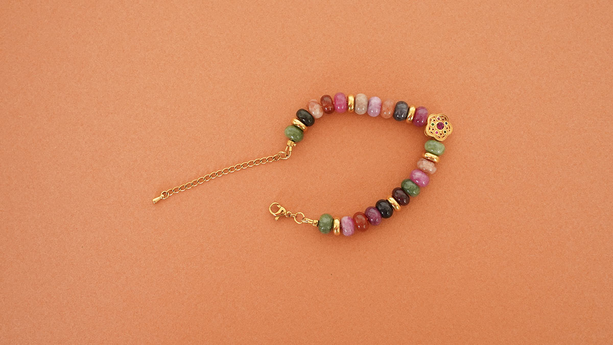 Natural stone and flower bead bracelet : Step 3