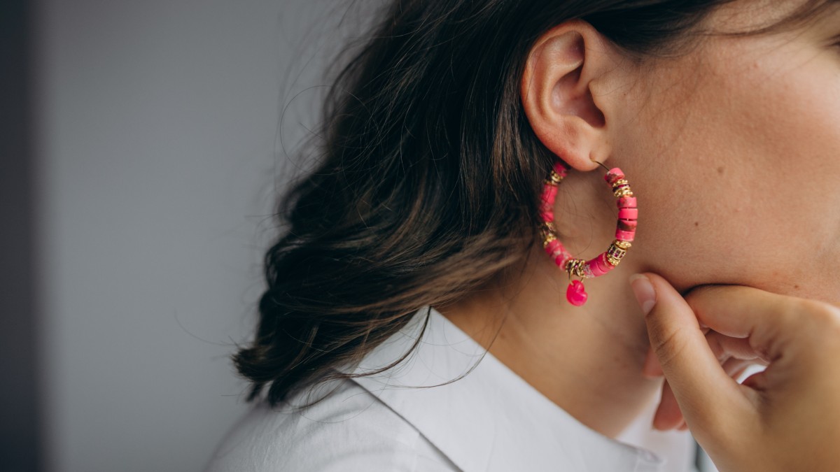 Beaded hoop earrings in pink-tinted Regalite Beaded hoop earrings in pink-tinted Regalite