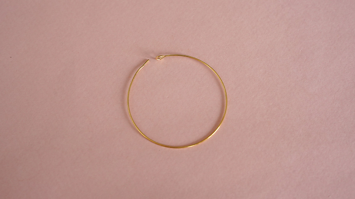 Beaded hoop earrings in pink-tinted Regalite : Step 1 Beaded hoop earrings in pink-tinted Regalite : Step 1