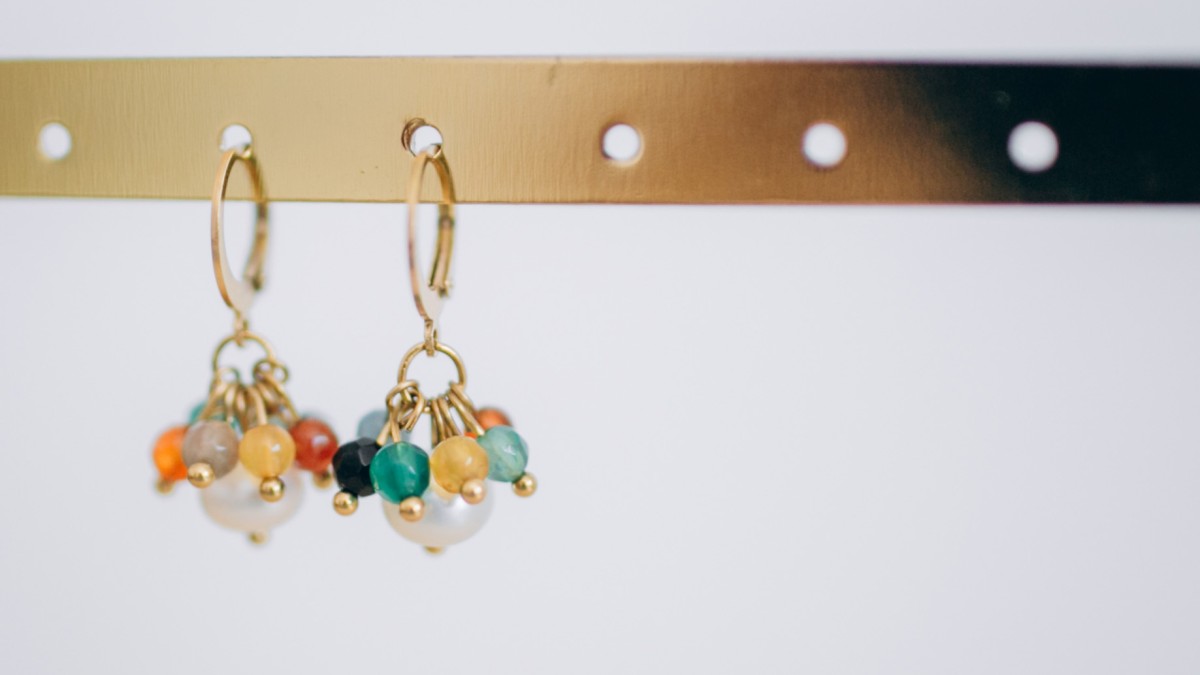 Boucles d'oreilles créoles avec perles en agate aux teintes automnales