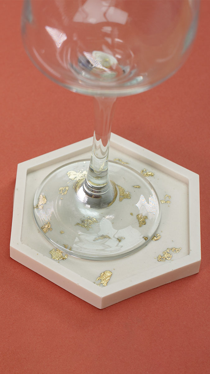 Jesmonite coaster with gold leaf inclusion tutorial