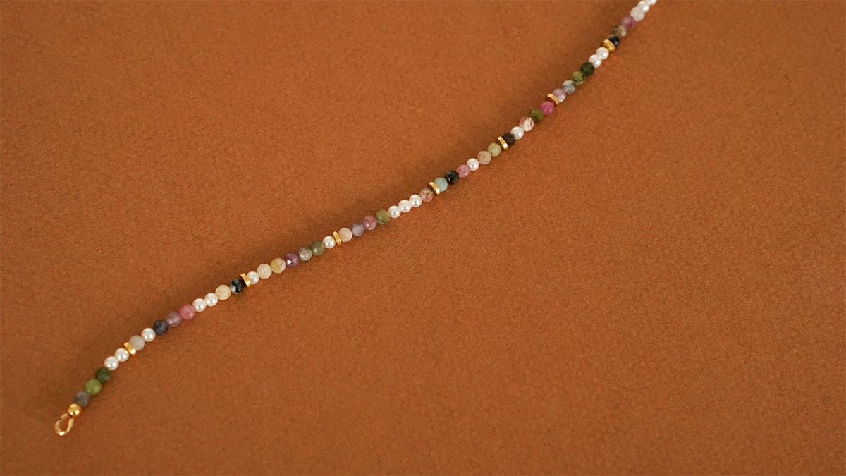 Tourmaline pearl necklace with aventurine flower pendant : Step 3