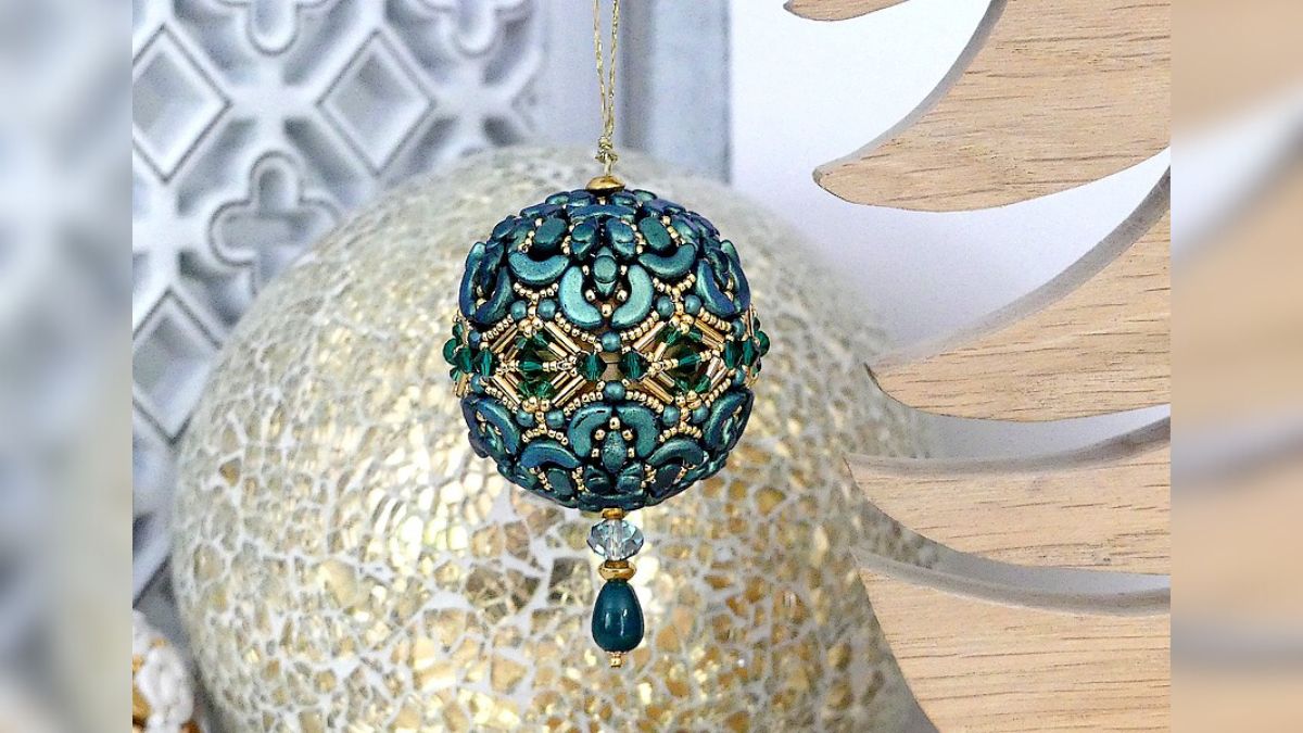 Boule en perles Poésie de Noël par Puca ®