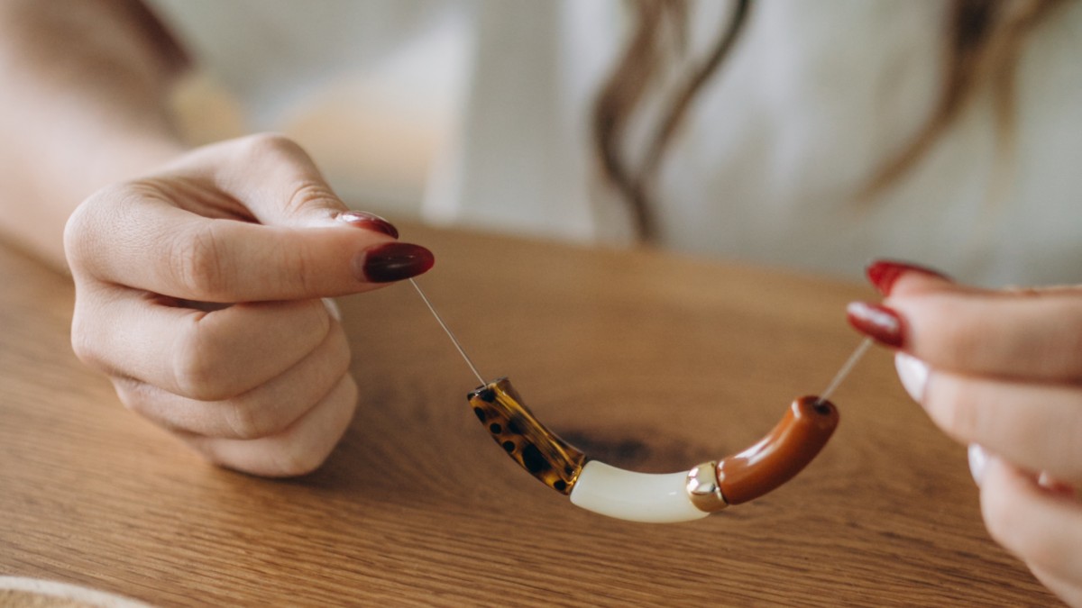 Elastic bracelets with autumn tube beads : Step 3 Elastic bracelets with autumn tube beads : Step 3