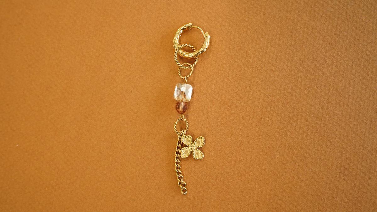 Lucky asymmetrical dangling earrings : Step 6