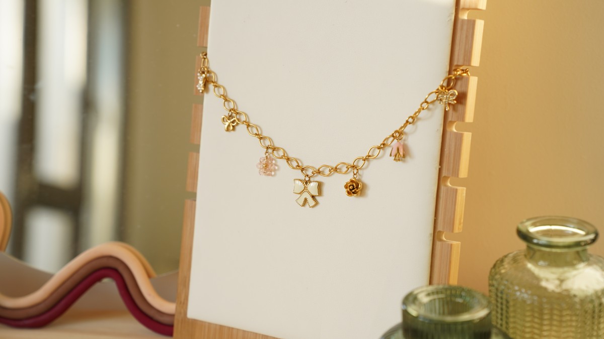 Mes bijoux DIY - Jewelry Kit Girly charms necklace in gold-plated stainless steel