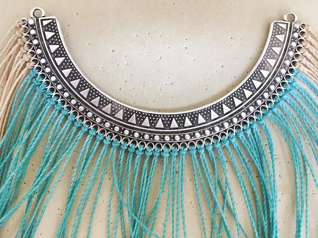 Micro macramé necklace with torque spacer and PureCrystal pear cabochon : Step 2