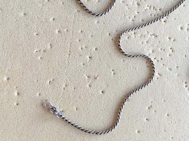 Micro macramé necklace with torque spacer and PureCrystal pear cabochon : Step 12