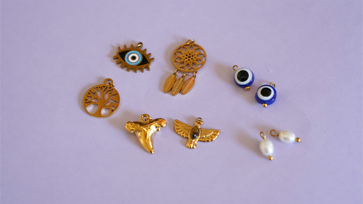 Seed beads charms necklace : Step 2