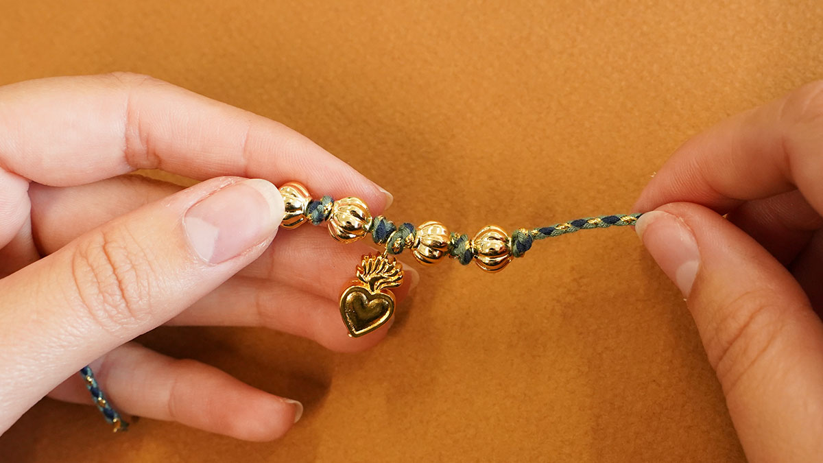 Heart cord bracelet ex voto : Step 5