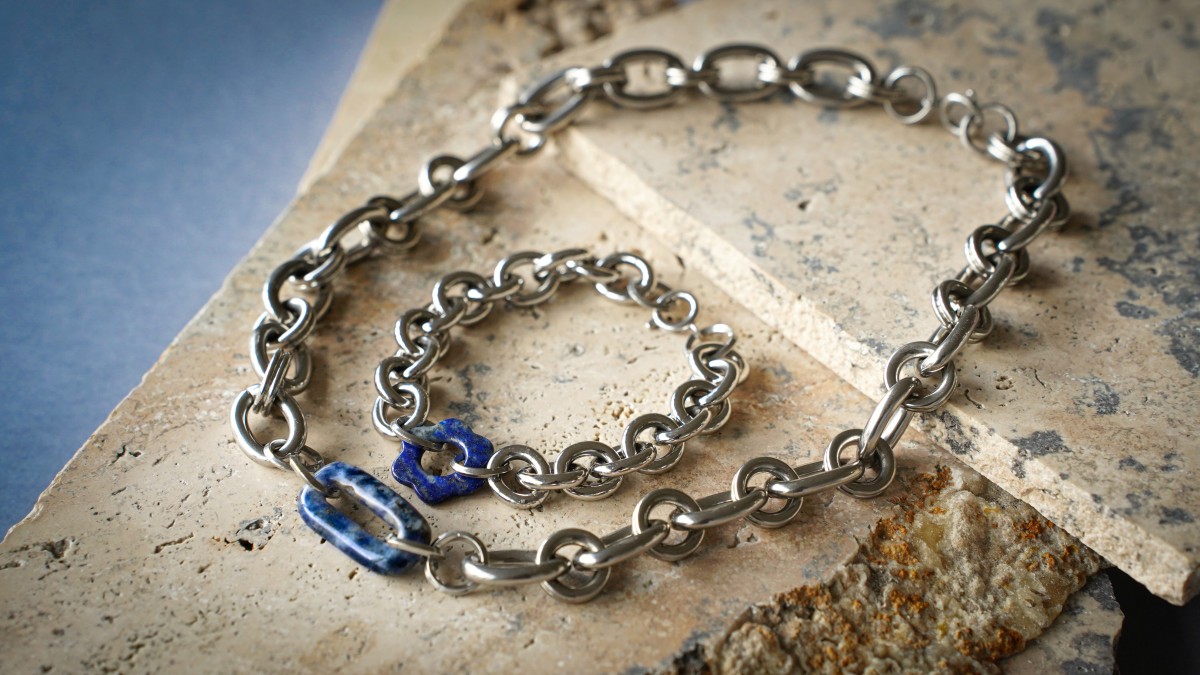 Bracelet and necklace with natural stones