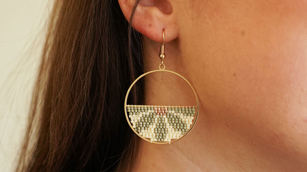 Schema  Half flower weaving earrings