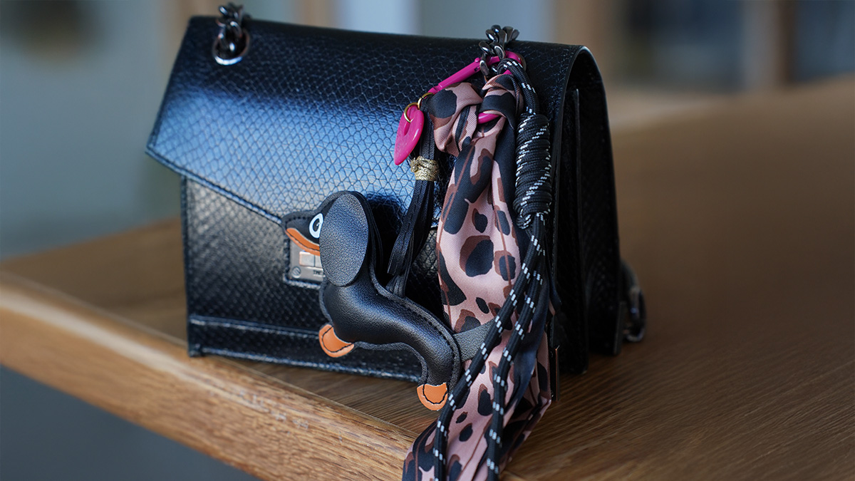 Bag jewel with dachshund pendant, pompoms and bandana : Step 14