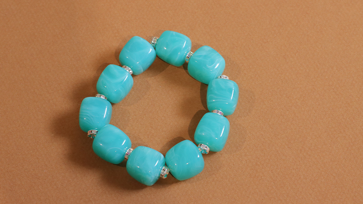 Irregular cube resin bead bracelets : Step 5 Irregular cube resin bead bracelets : Step 5