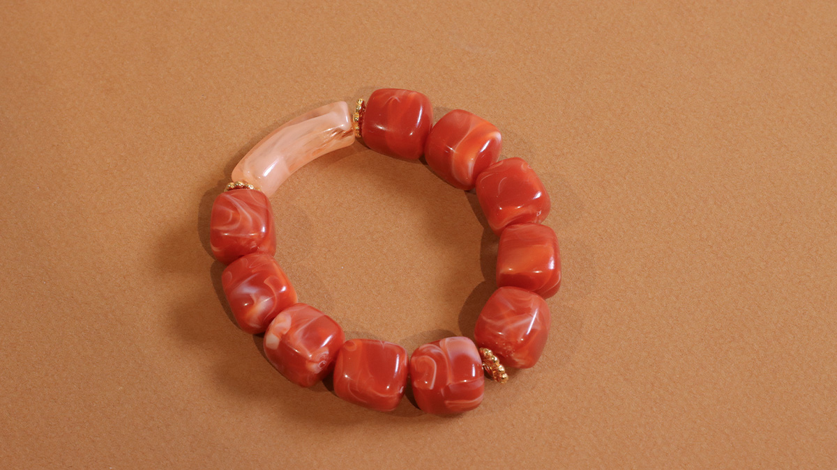 Irregular cube resin bead bracelets : Step 6 Irregular cube resin bead bracelets : Step 6