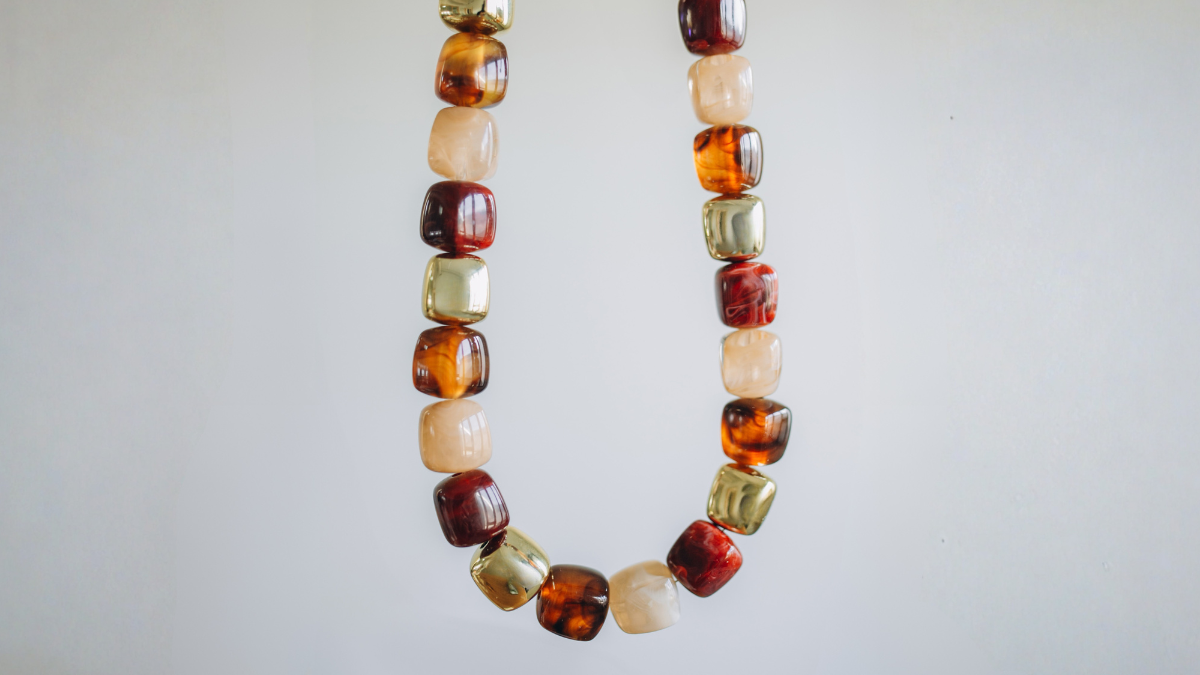 Schema Irregular cubic resin beads necklace Schema Irregular cubic resin beads necklace