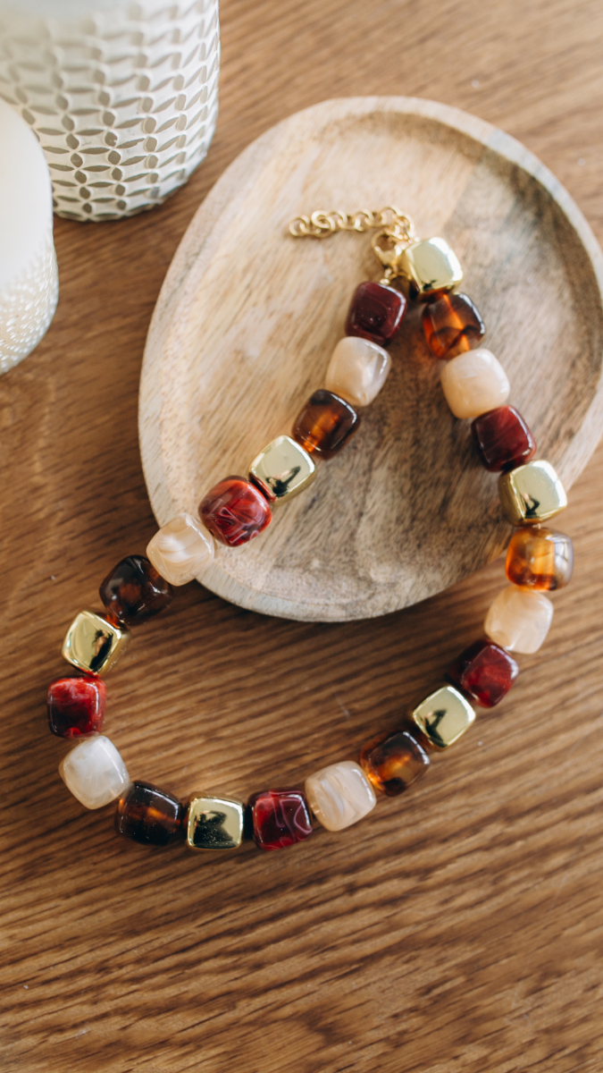 Schema Irregular cubic resin beads necklace Schema Irregular cubic resin beads necklace