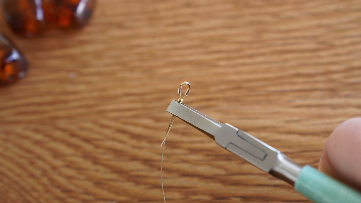 Irregular cubic resin beads necklace : Step 2 Irregular cubic resin beads necklace : Step 2