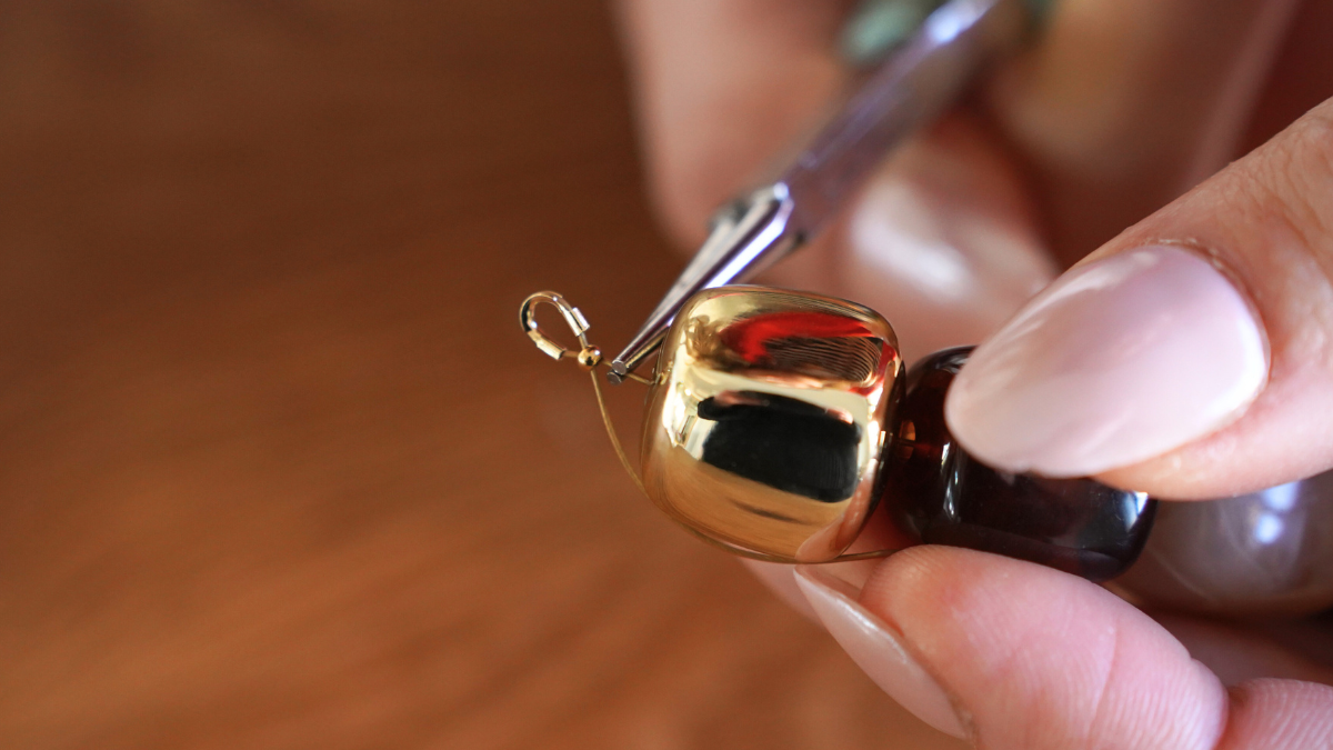 Irregular cubic resin beads necklace : Step 5 Irregular cubic resin beads necklace : Step 5