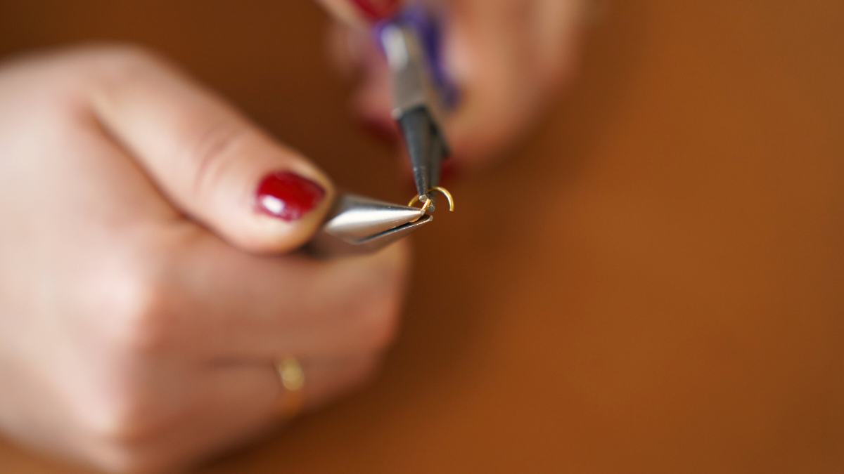 Forest green fabric choker with gold charms : Step 2 Forest green fabric choker with gold charms : Step 2