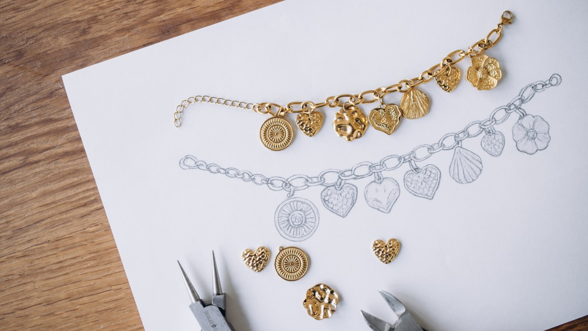 Gold-plated charms bracelet