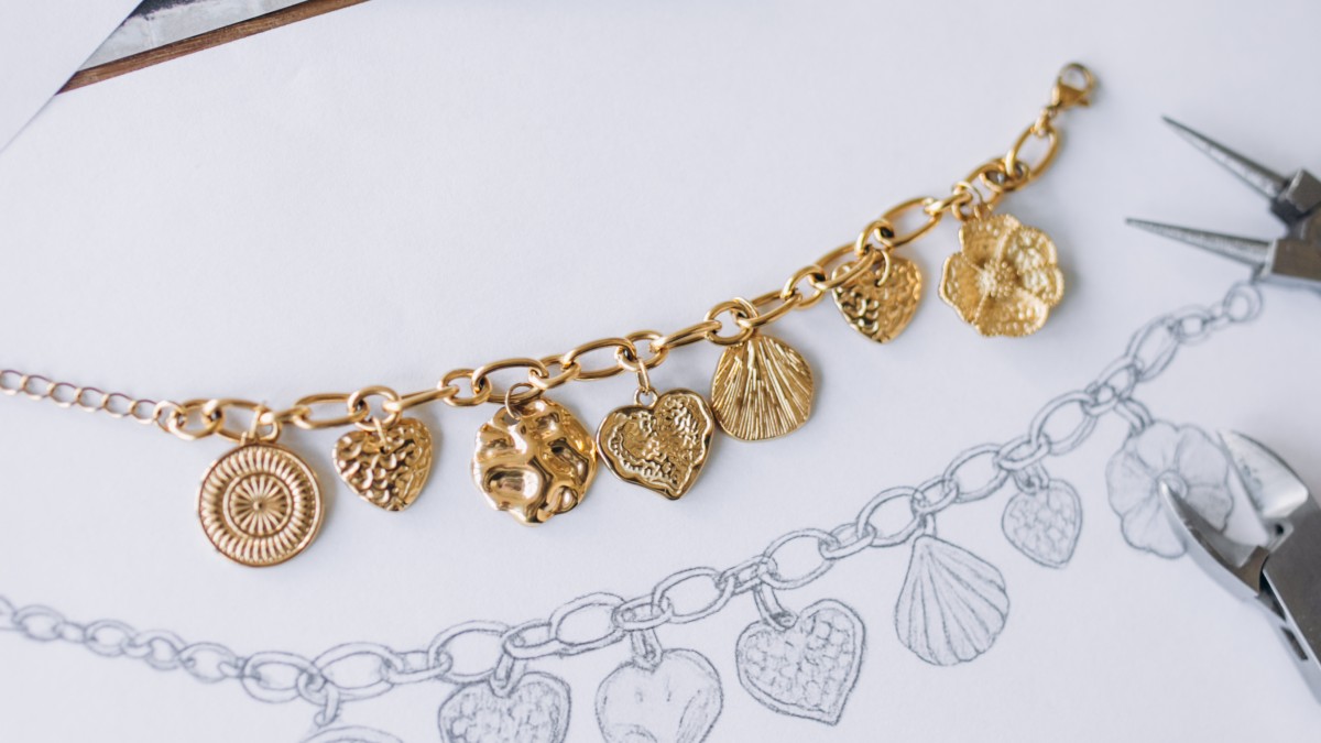 Schema  Gold-plated charms bracelet