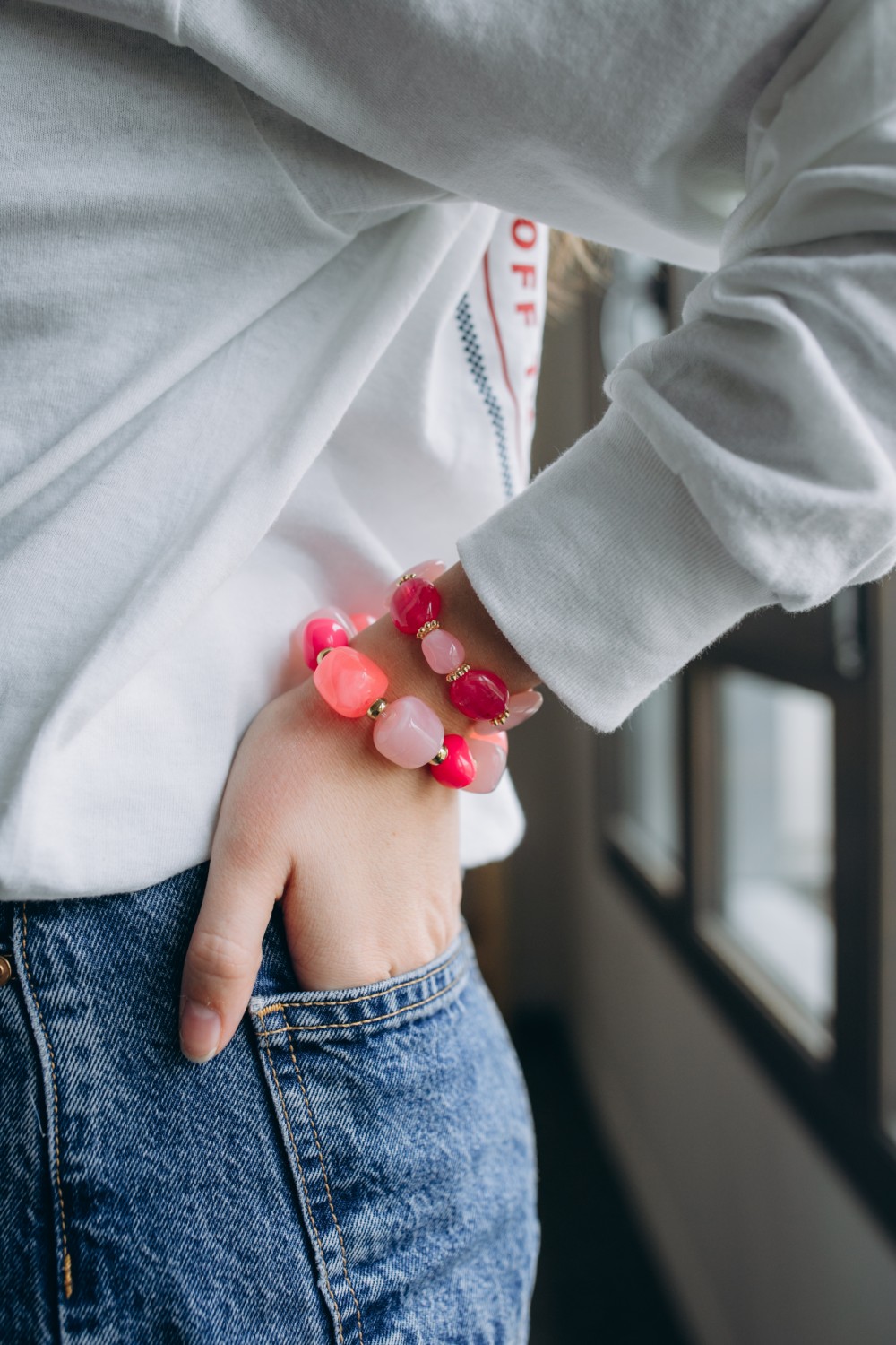 Schema  DIY Elastic bracelet with pink beads